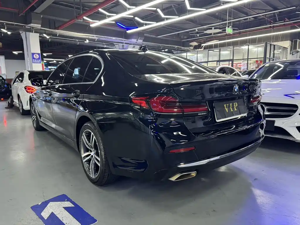 BMW 5 Series 2021 — фото 19