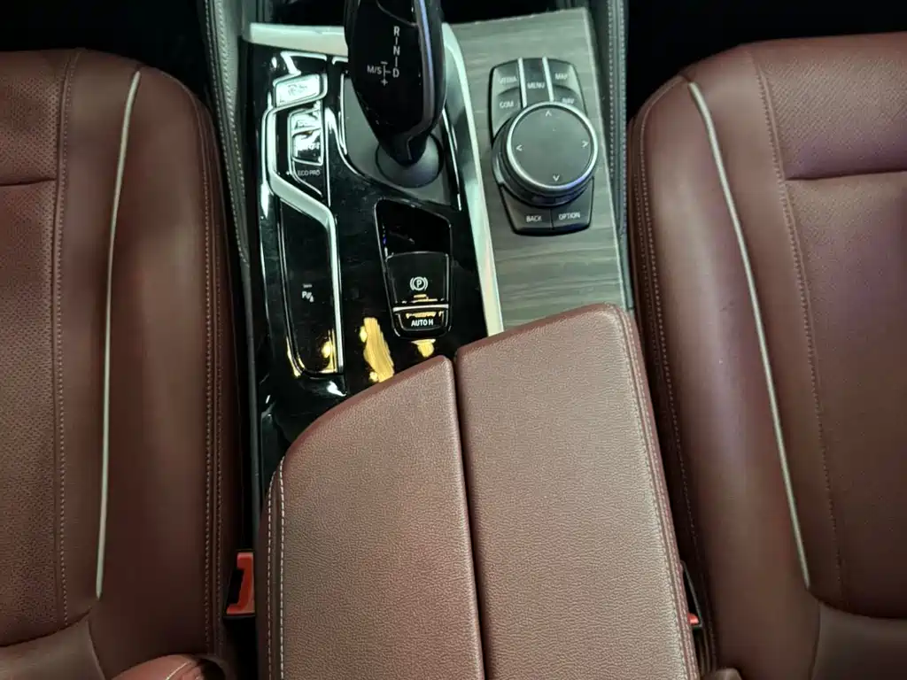 BMW 5 Series 2021 — фото 11