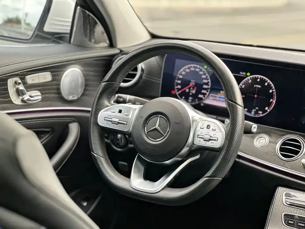 Mercedes-Benz E-Class 2020 — фото 9