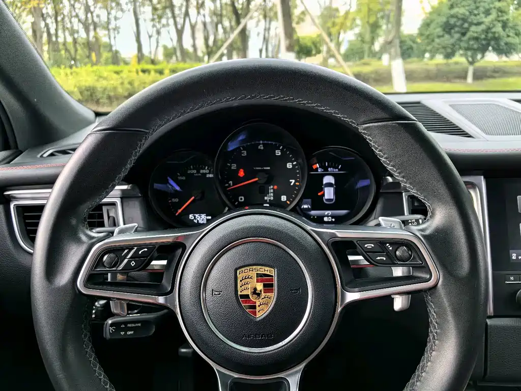Porsche Macan 2016 — фото 9