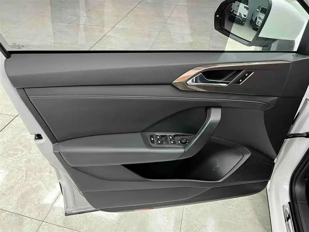 Volkswagen Tharu 2022 — фото 10