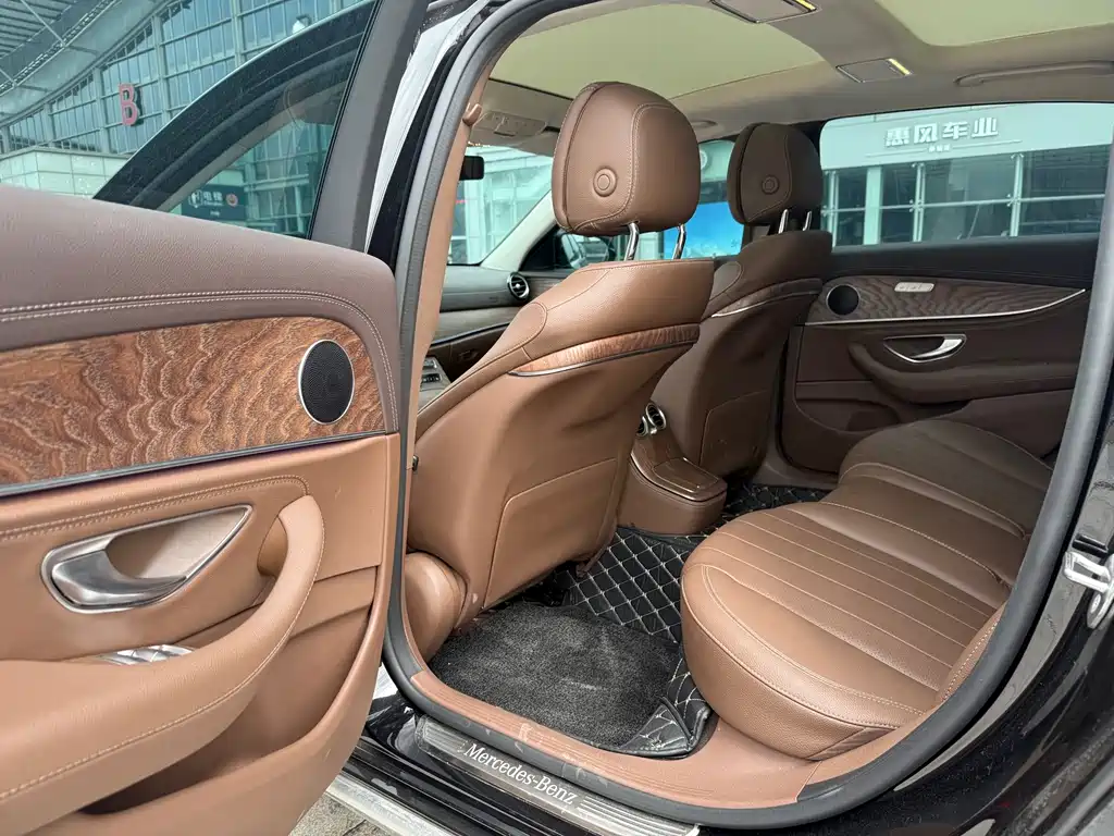 Mercedes-Benz E-Class 2023 — фото 5