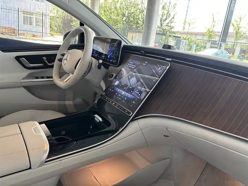 Mercedes-Benz EQE 2025 — фото 9