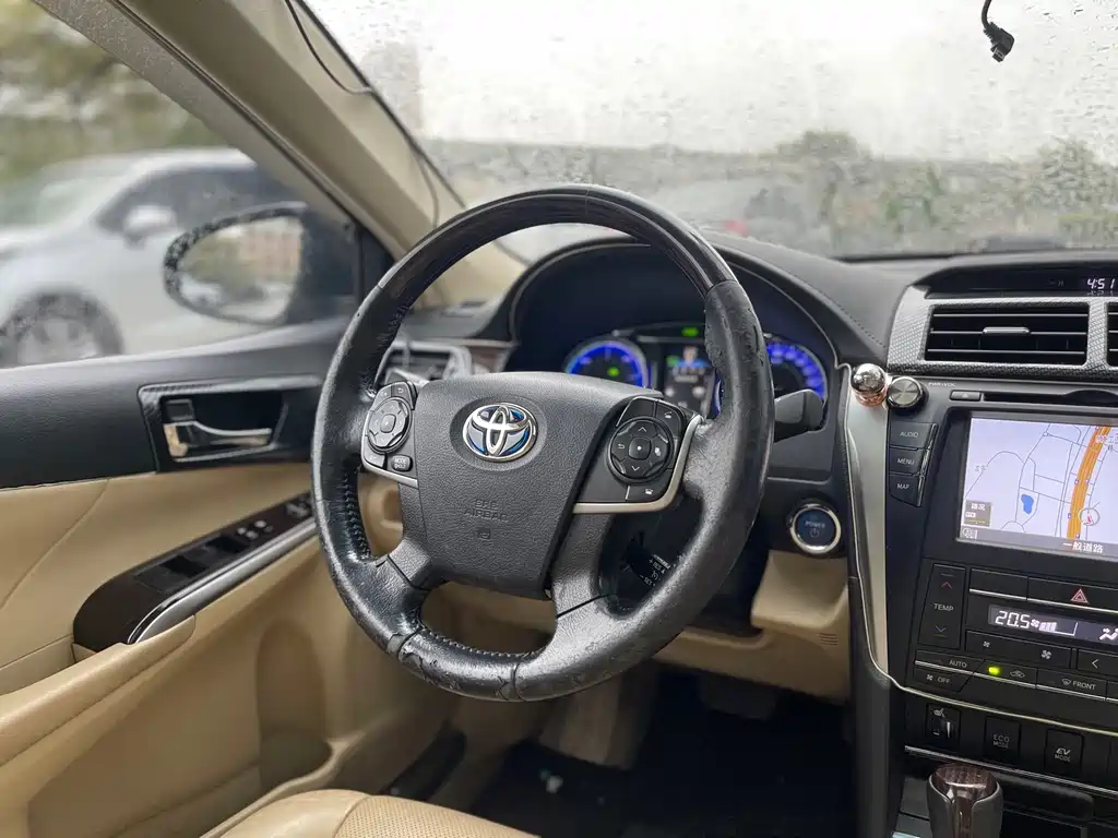 Toyota Camry 2016 — фото 13