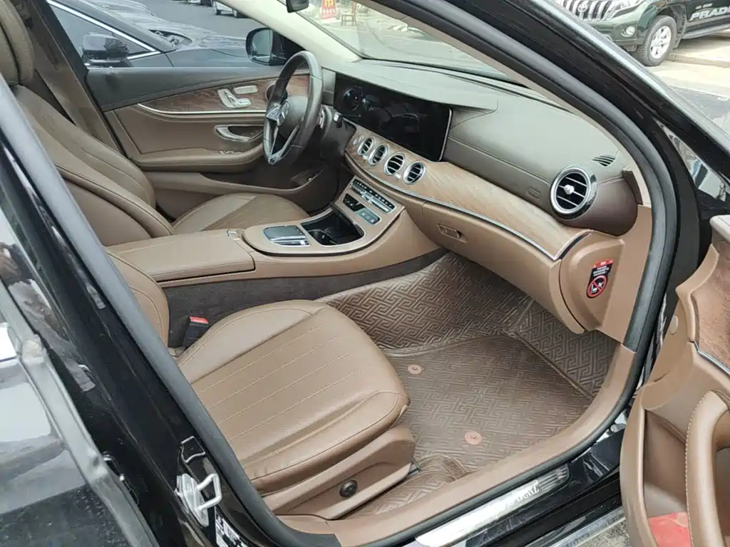 Mercedes-Benz E-Class 2022 — фото 25
