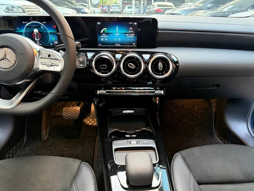 Mercedes-Benz A-Class 2019 — фото 14
