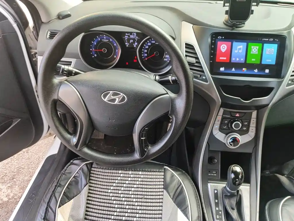 Hyundai Elantra 2017