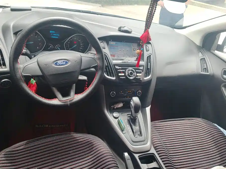 Ford Focus 2019 — фото 12