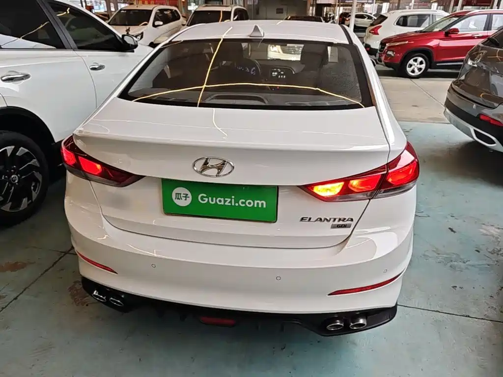Hyundai Elantra 2016 — фото 6