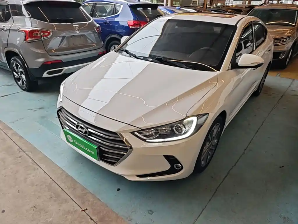 Hyundai Elantra 2016 — фото 1