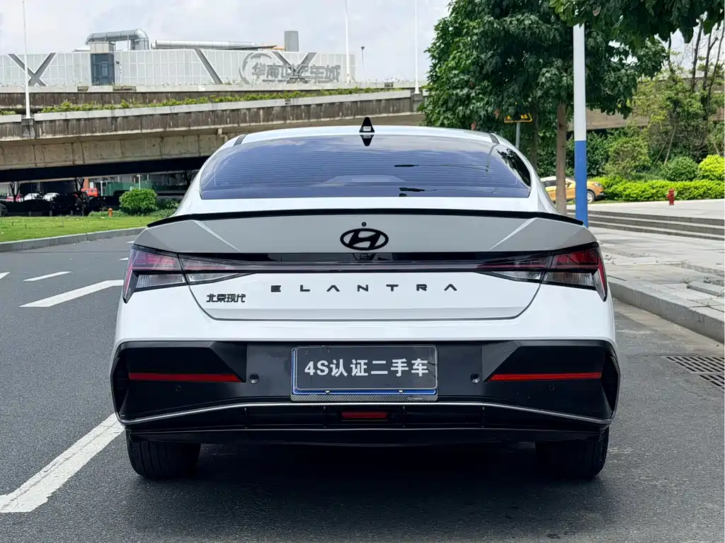 Hyundai Elantra 2025
