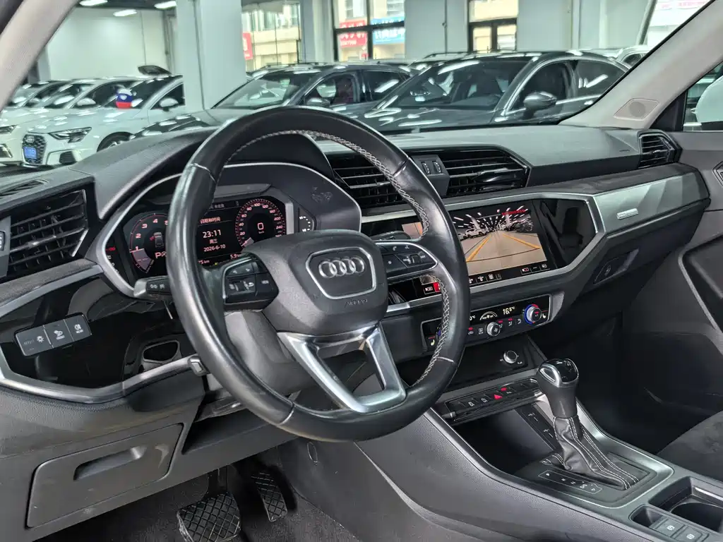 Audi Q3 2023 — фото 11