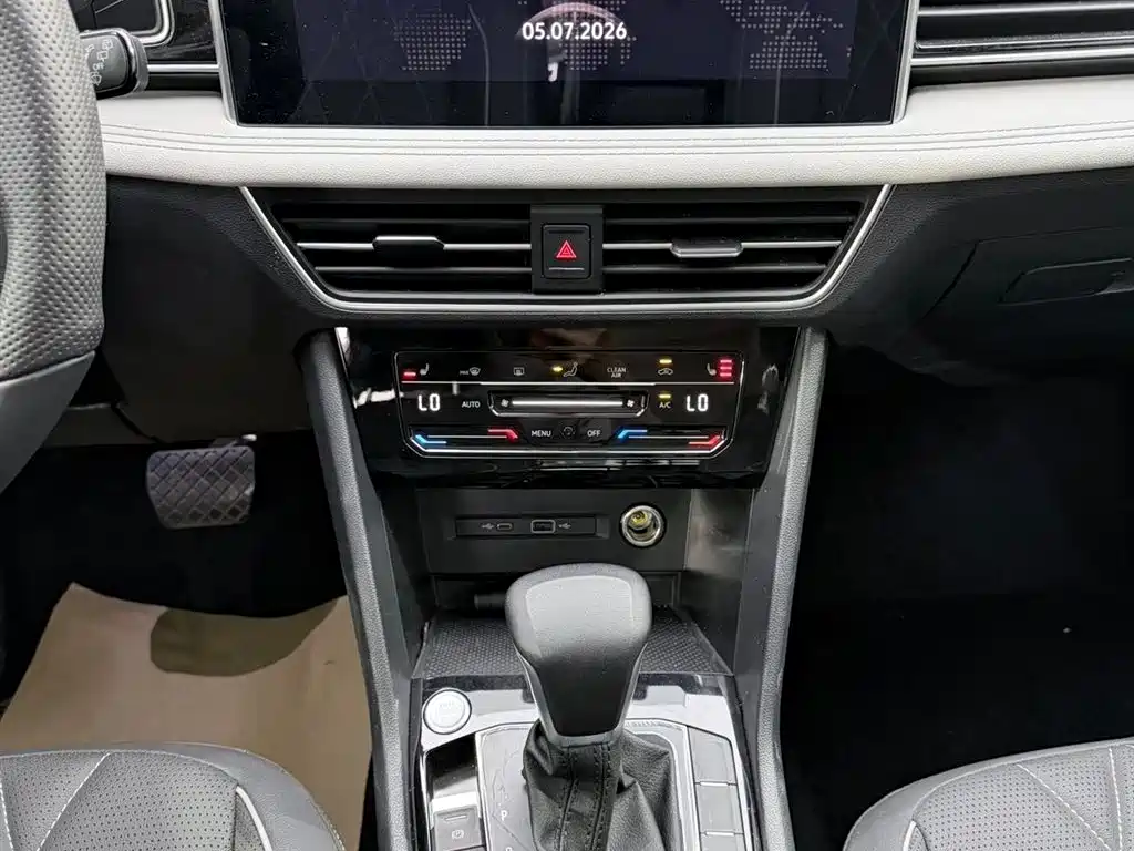 Volkswagen Tiguan L 2023 — фото 13