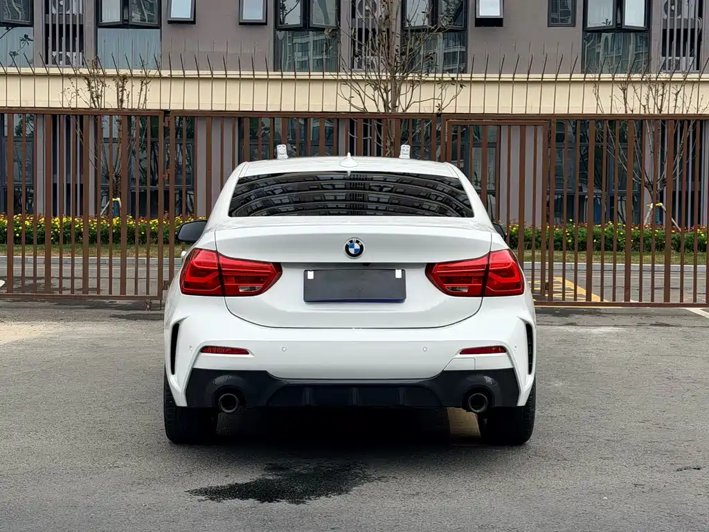 BMW 1 Series 2021 — фото 12