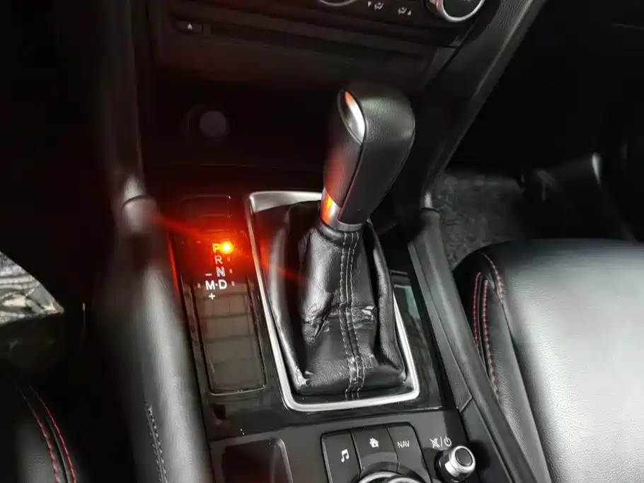 Mazda 3 Axela 2017 — фото 16