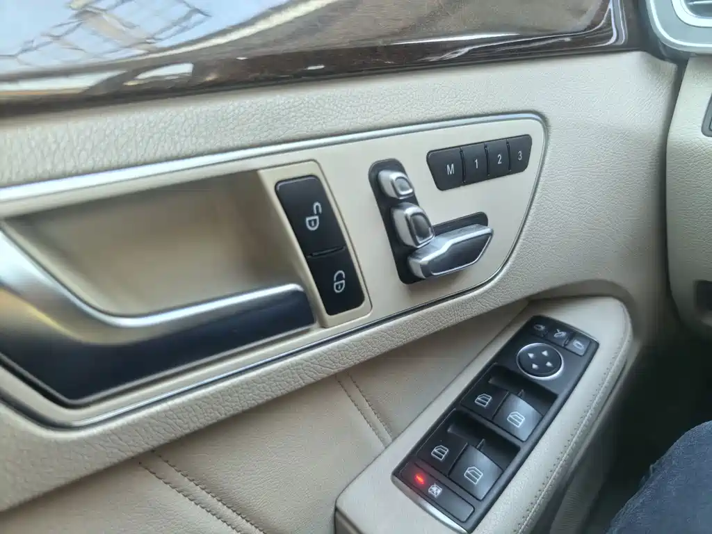 Mercedes-Benz E-Class 2013 — фото 20