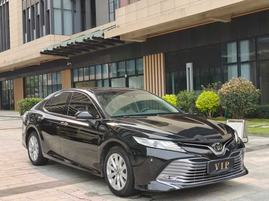 Toyota Camry 2020 — фото 1