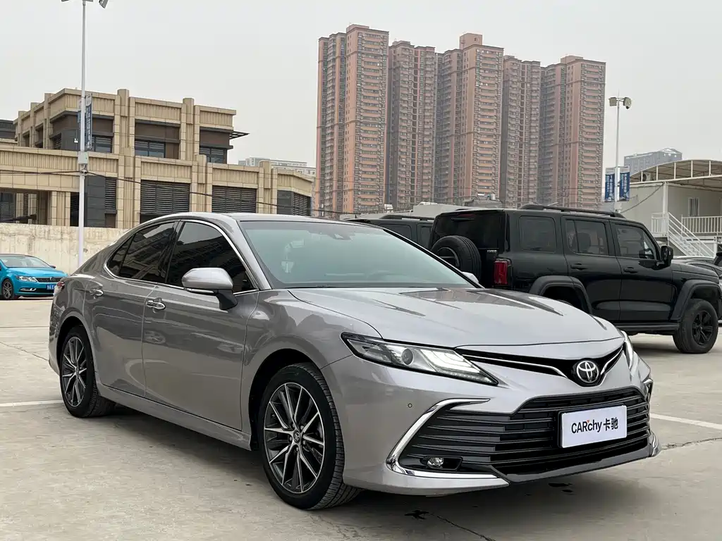 Toyota Camry 2023 — фото 3