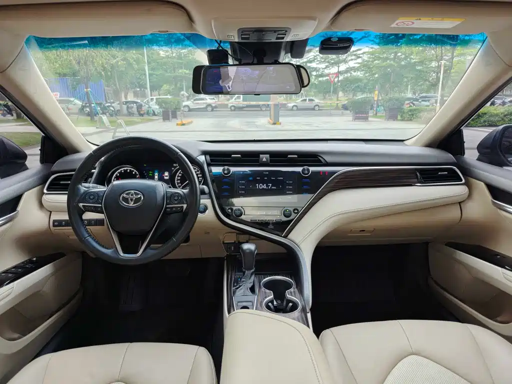Toyota Camry 2020 — фото 10