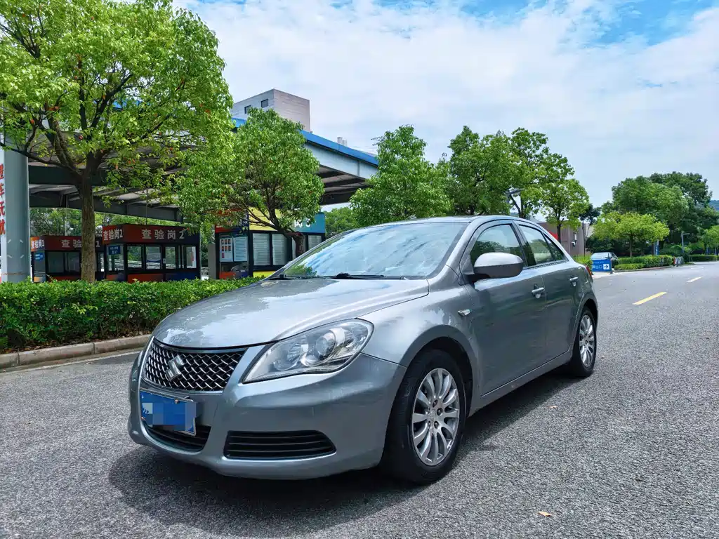 Suzuki Kizashi 2014 — фото 1