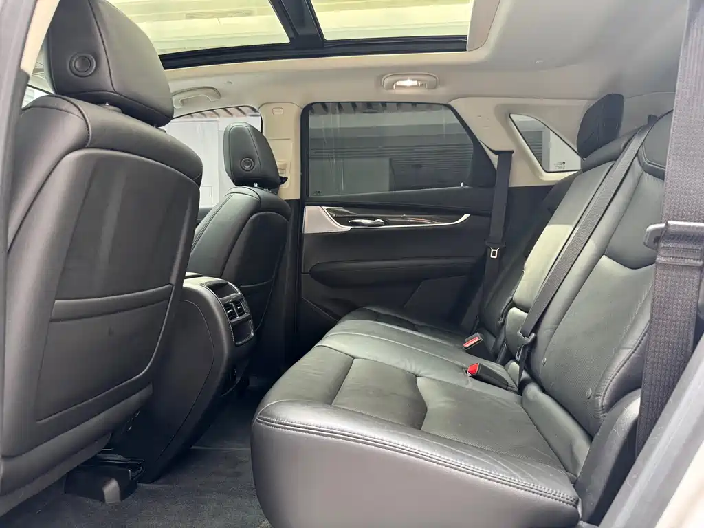 Cadillac XT5 2017 — фото 13