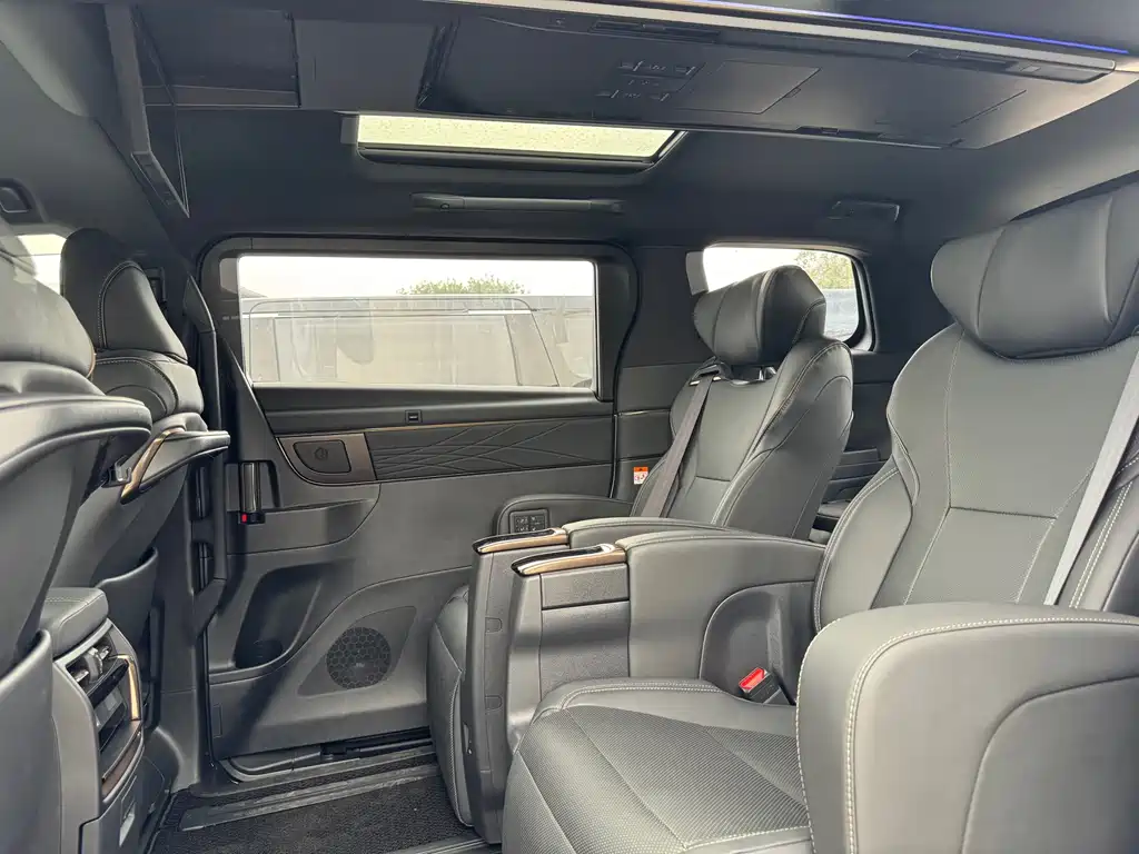 Toyota Alphard 2025 — фото 6