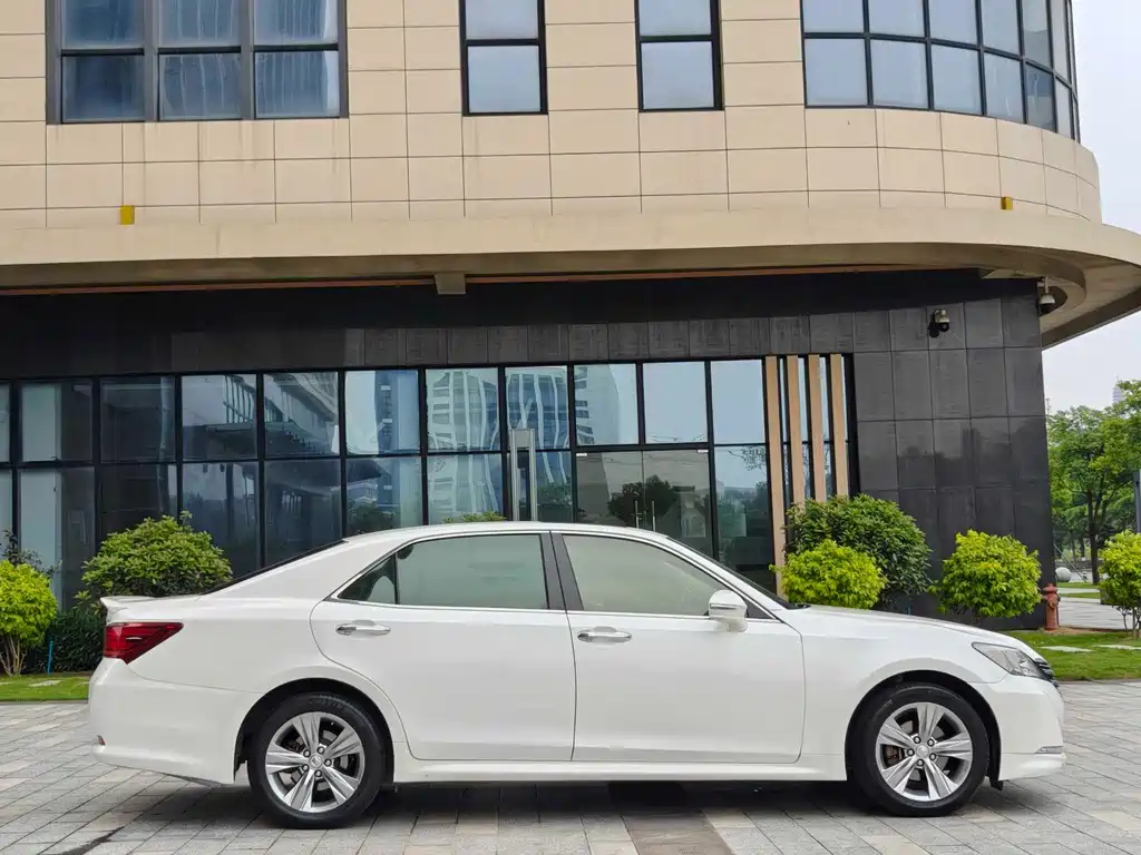 Toyota Crown 2016 — фото 4