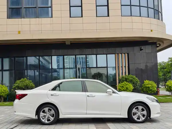 Toyota Crown 2015