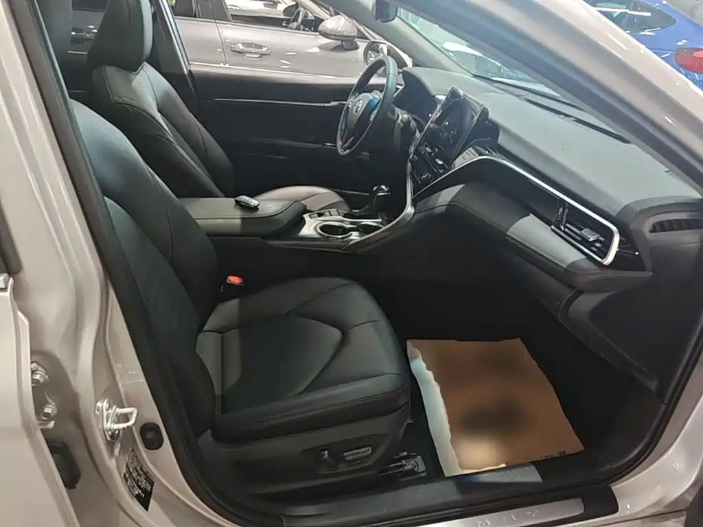 Toyota Camry 2022 — фото 25