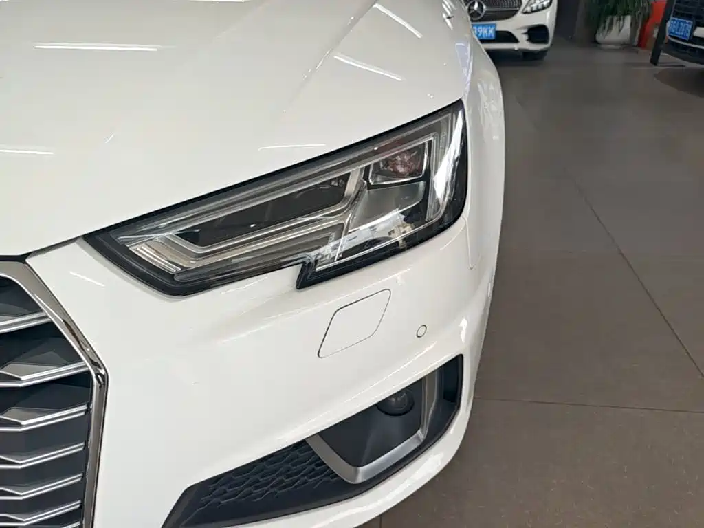 Audi A4L 2020 — фото 24