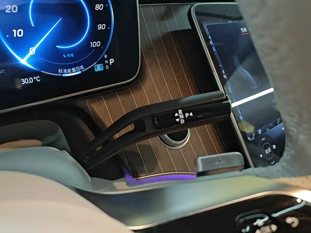 Mercedes-Benz EQE SUV 2023 — фото 14