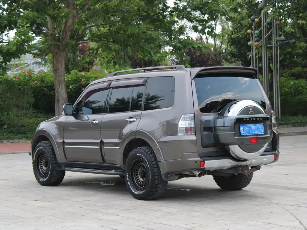Mitsubishi Pajero 2016