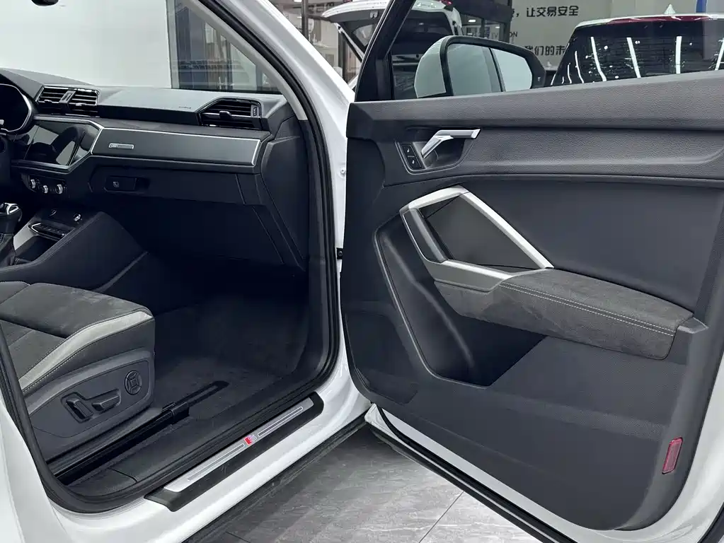 Audi Q3 2023 — фото 20