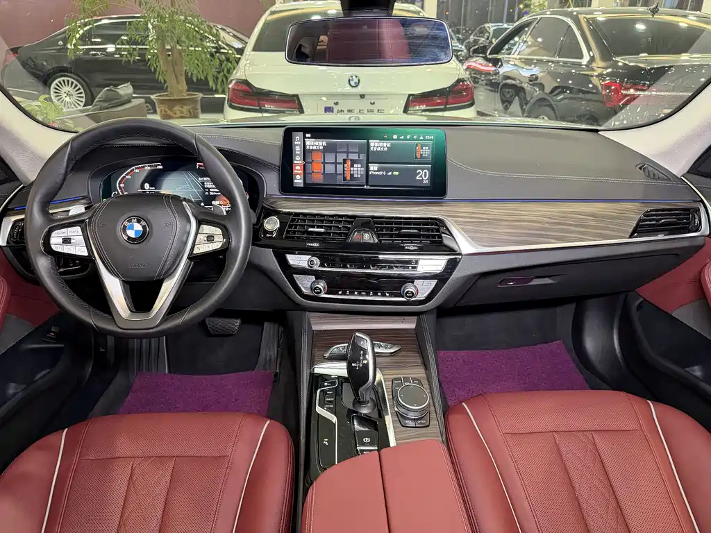 BMW 5 Series 2021 — фото 16
