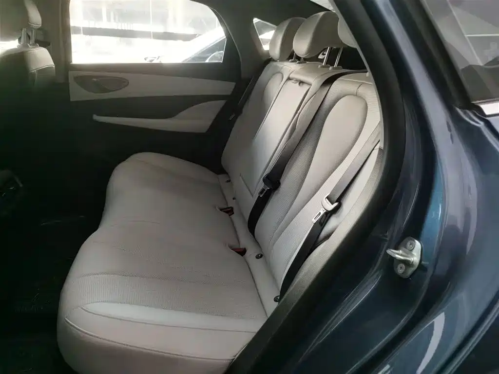 BYD Seal 05 DM-i 2025 — фото 13