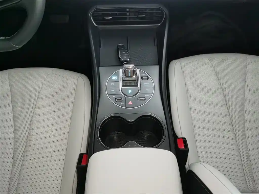 BYD Seal 05 DM-i 2025 — фото 10