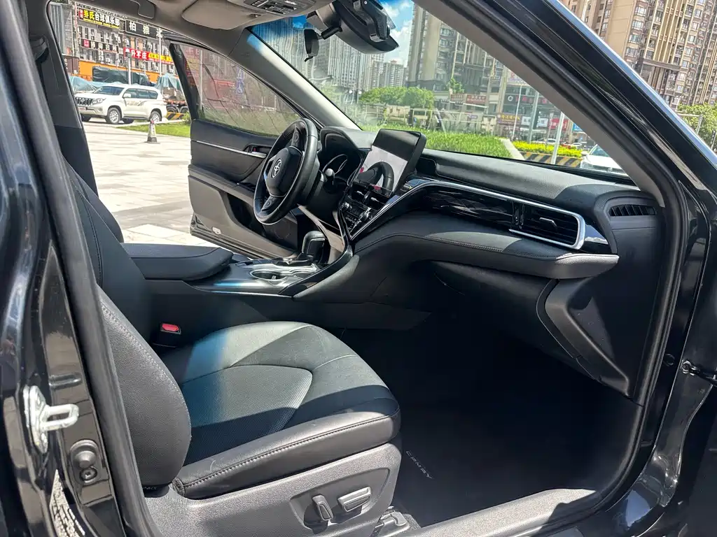 Toyota Camry 2023 — фото 12