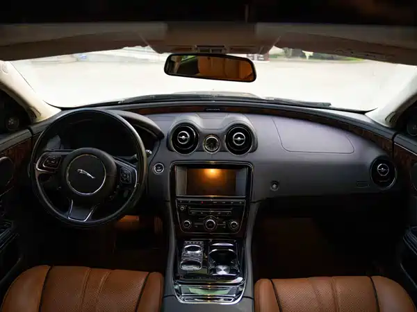 Jaguar XJ 2015