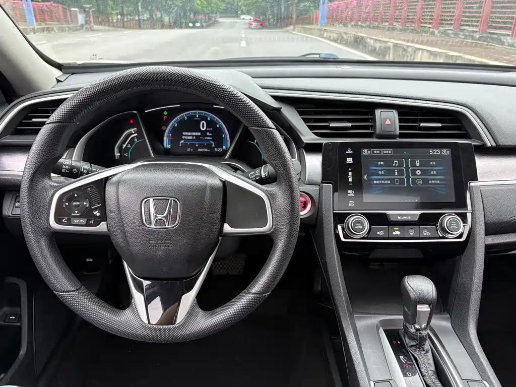 Honda Civic 2019 — фото 18
