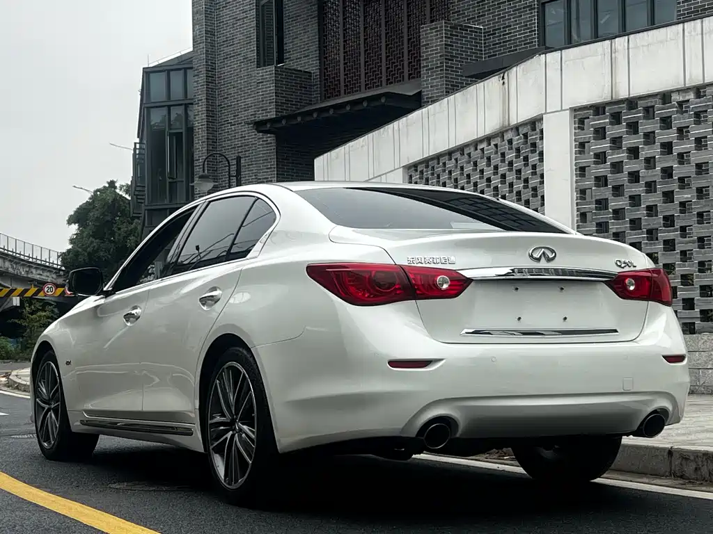 Infiniti Q50L 2017 — фото 15