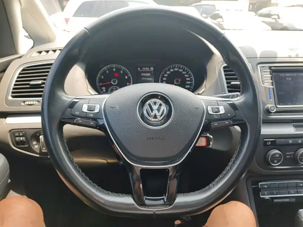 Volkswagen Sharan 2017 — фото 11