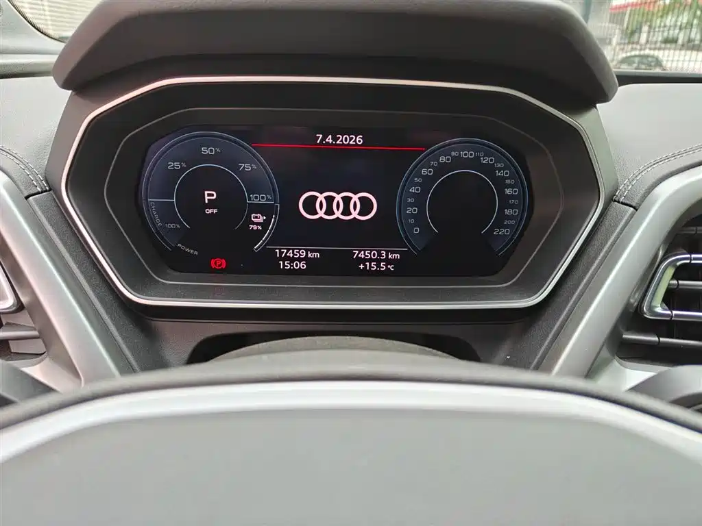 Audi Q4 e-tron 2024 — фото 4