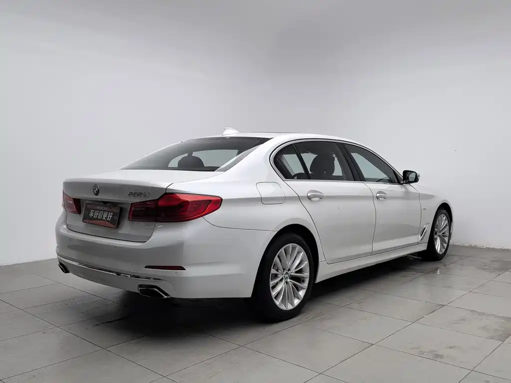BMW 5 Series 2018 — фото 2