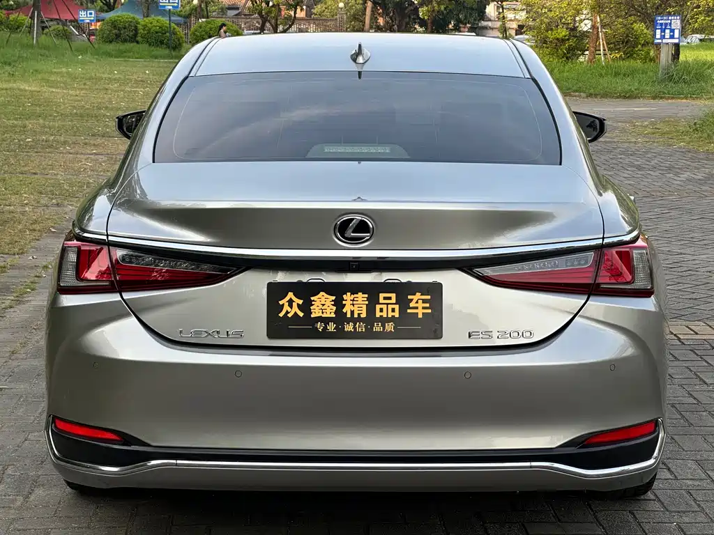 Lexus ES 2020 — фото 14