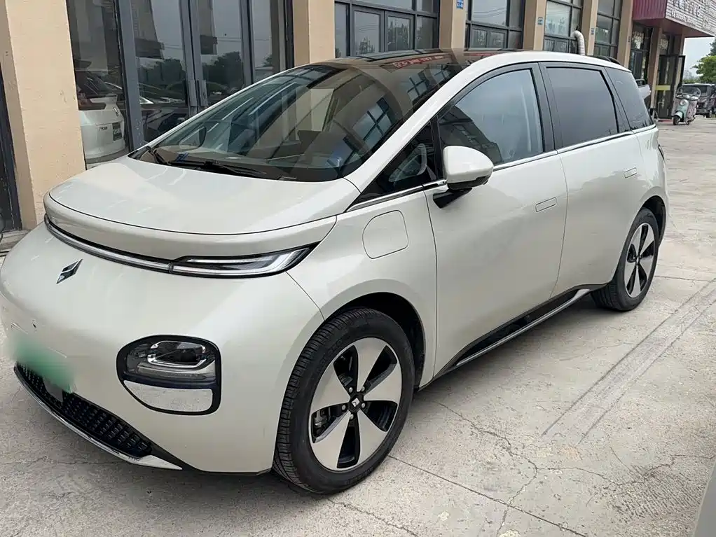 Baojun Yunduo 2023 — фото 1
