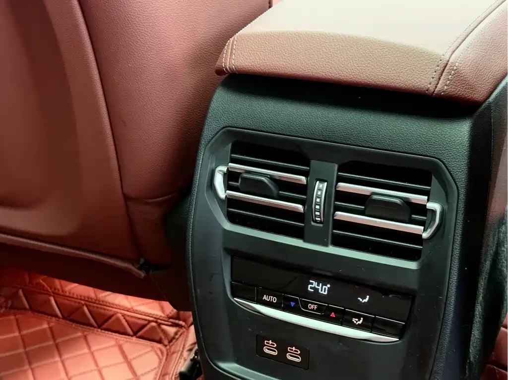 BMW 3 Series 2023 — фото 19