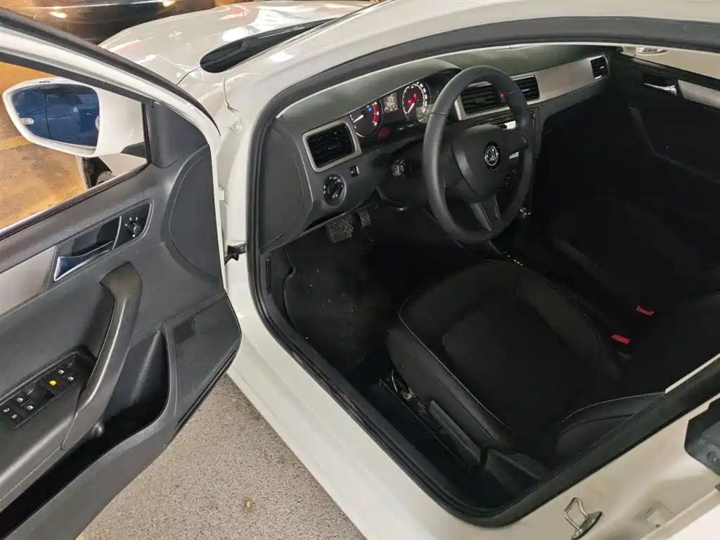 Skoda Rapid Spaceback 2017 — фото 16