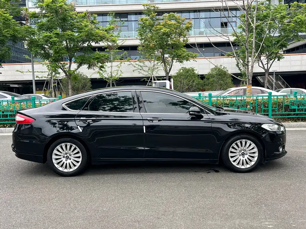 Ford Mondeo 2015 — фото 17