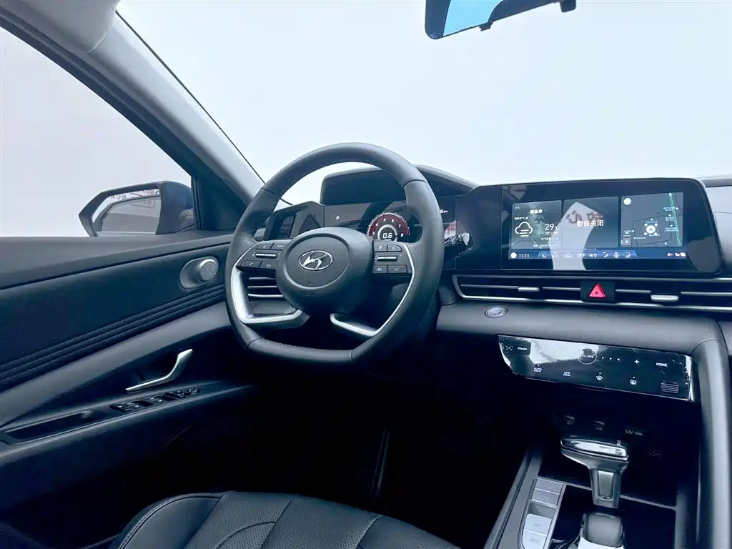 Hyundai Elantra 2023 — фото 20
