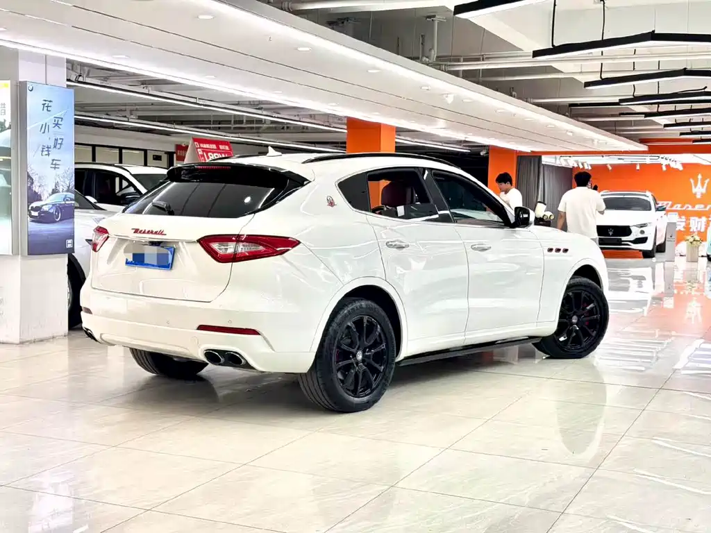 Maserati Levante 2017 — фото 8